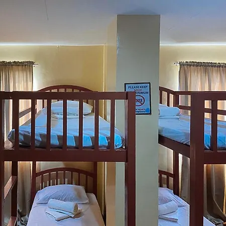 Reddoorz @ La Briana Guest House Bantayan Cebu